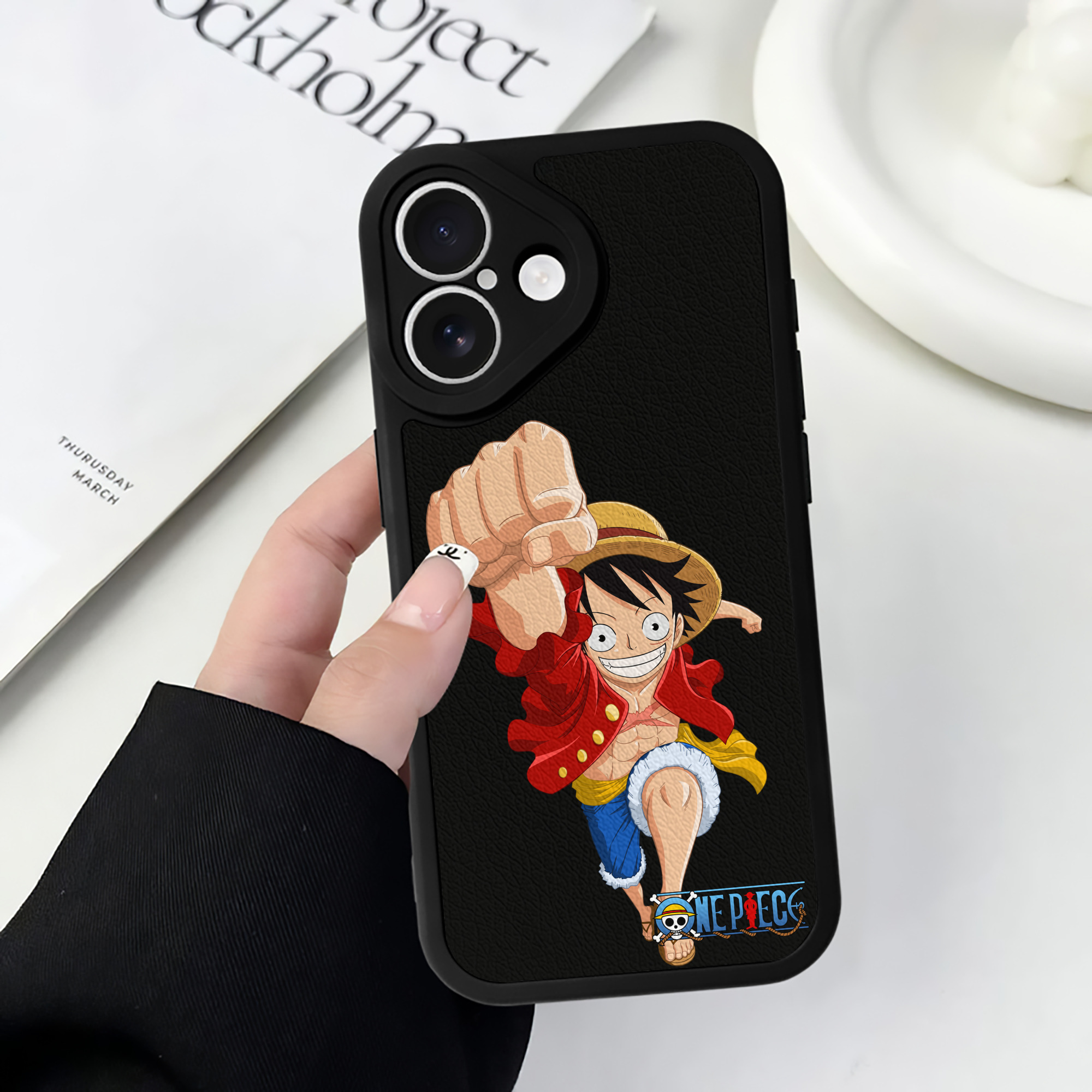 （画像用） ワンピース モンキー・D・ルフィ ONE PIECE Monkey D. Luffy 【iPhone 16シリーズ対応】シリコンスマホケース（レザー調） 材質：シリコン